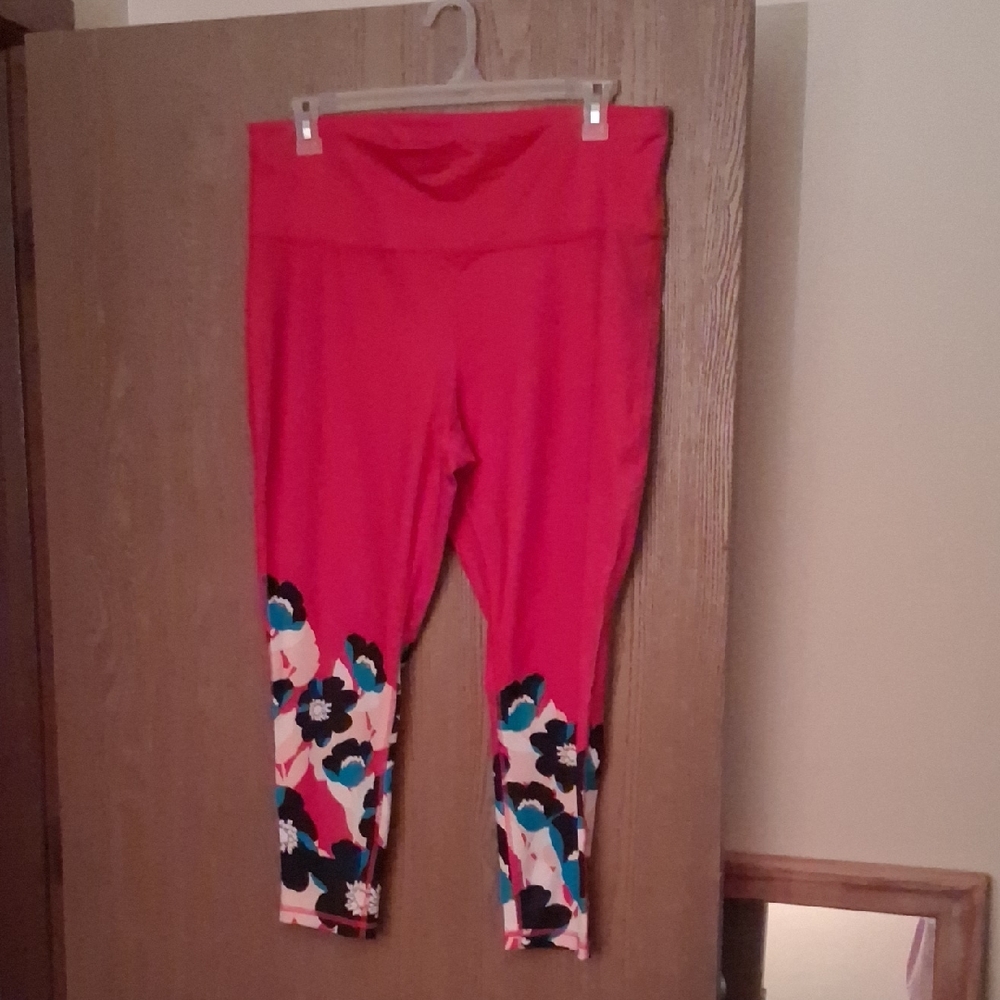 Xersion Women Leggings - Red with Floral Accents